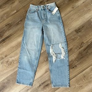 NEVER WORN URBAN OUTFITTERS BDG high rise baggy denim jeans. Size 28